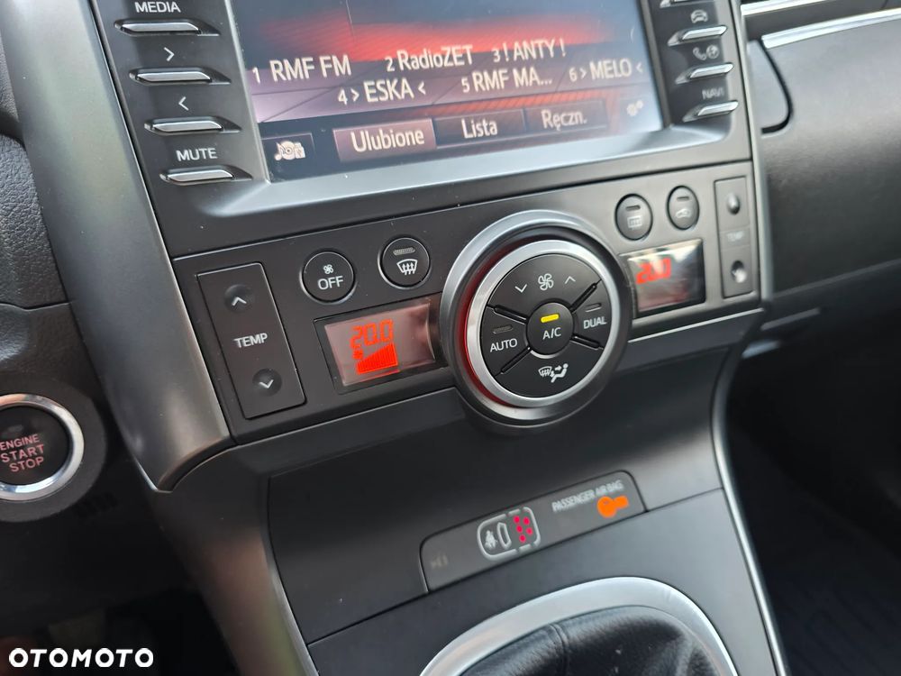 Toyota Verso 1.8 Premium 7os - 25