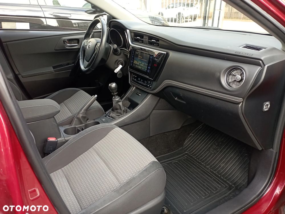 Toyota Auris 1.6 Selection - 9