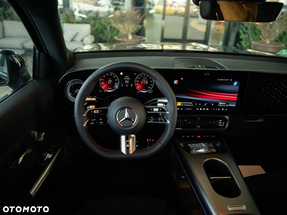 Mercedes-Benz GLB - 13