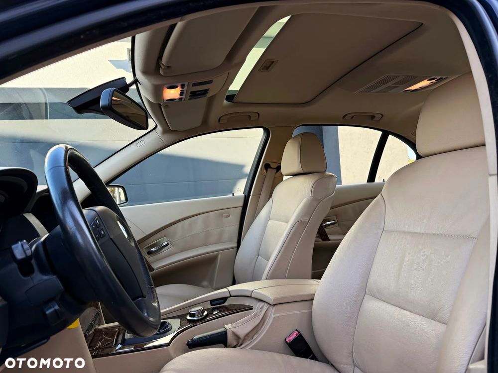 BMW Seria 5 525xi - 4