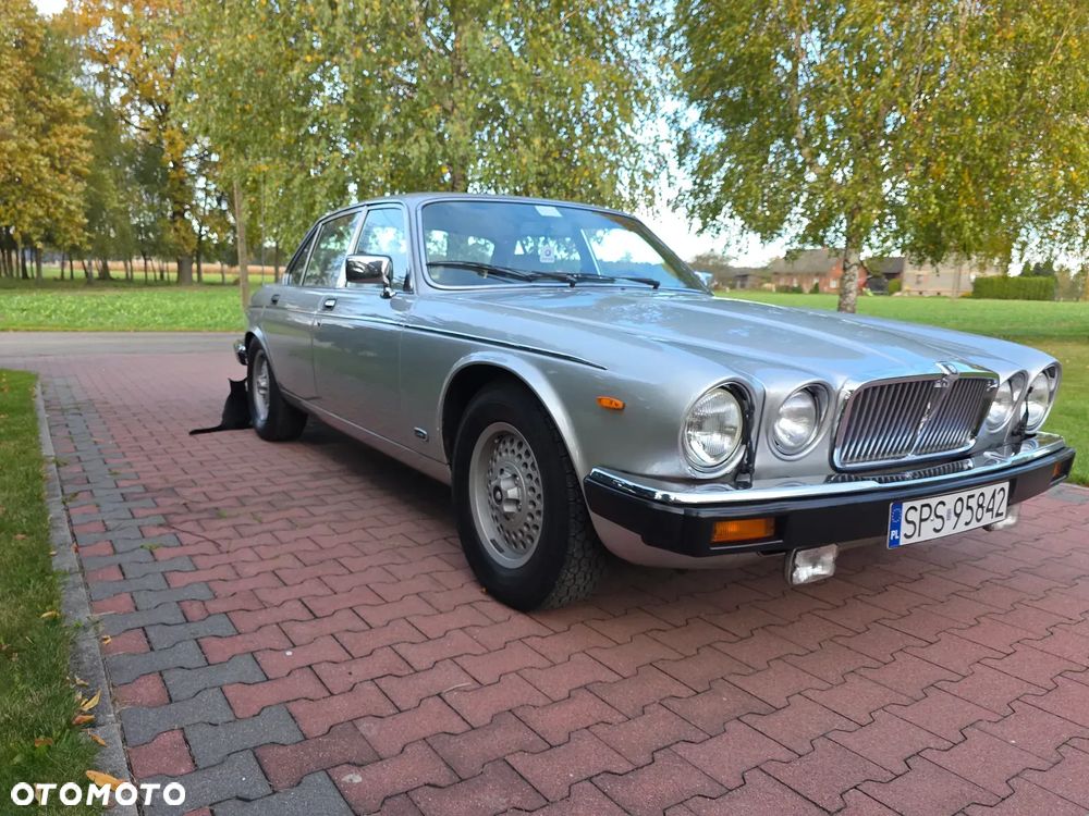 Jaguar XJ - 12