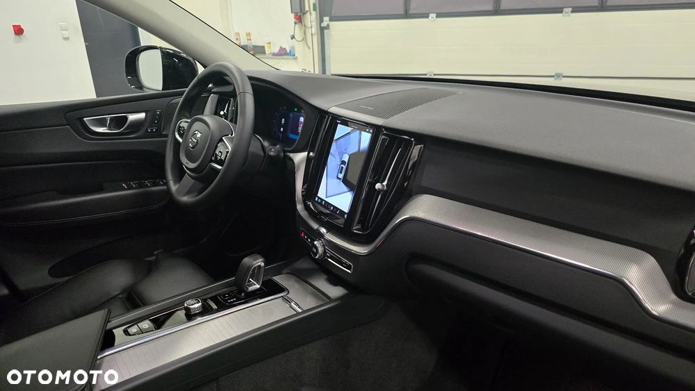 Volvo XC 60 B4 D AWD Plus Dark - 21
