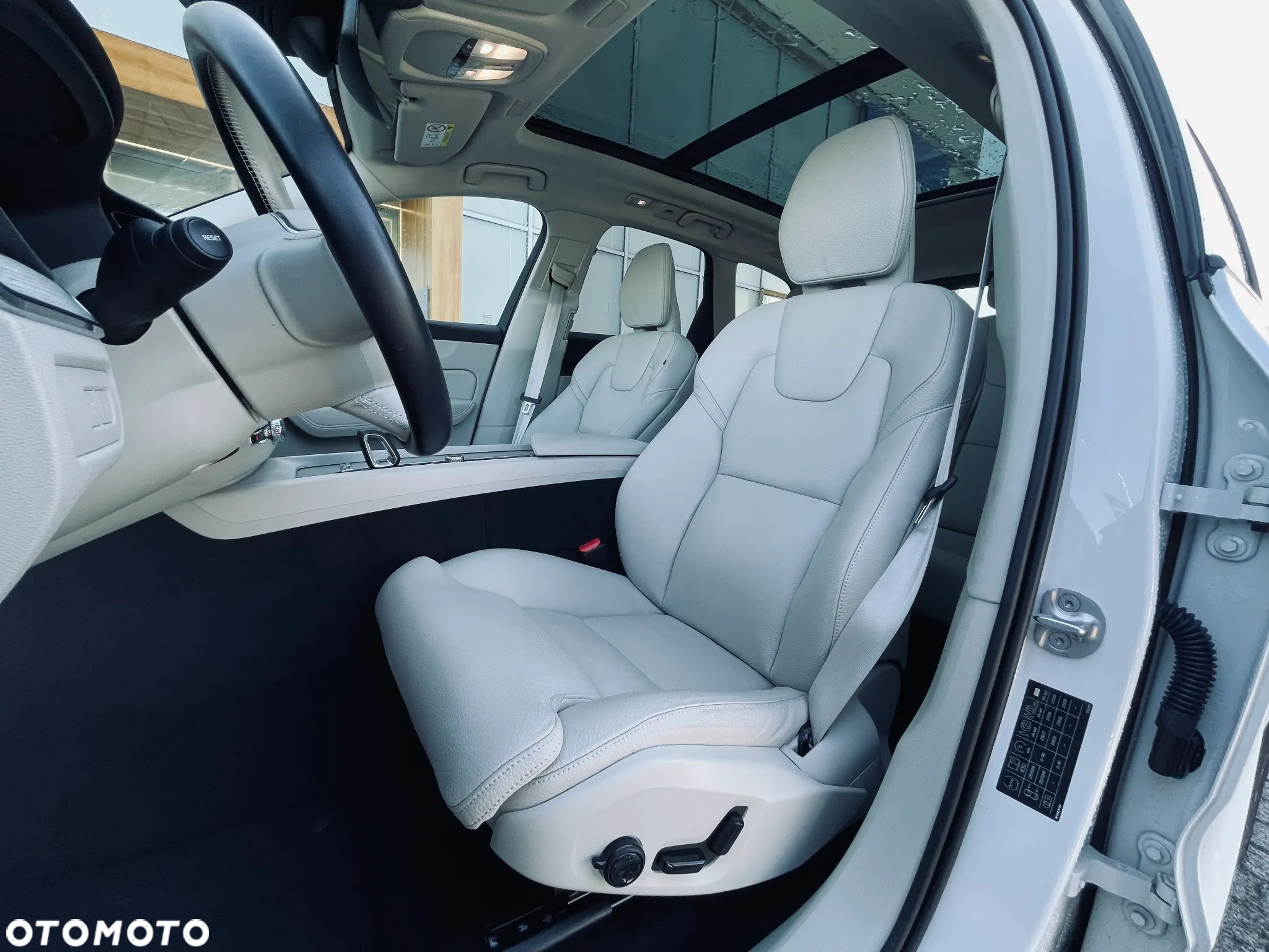 Volvo XC 60 T6 Plug-In Hybrid AWD Plus Dark - 15