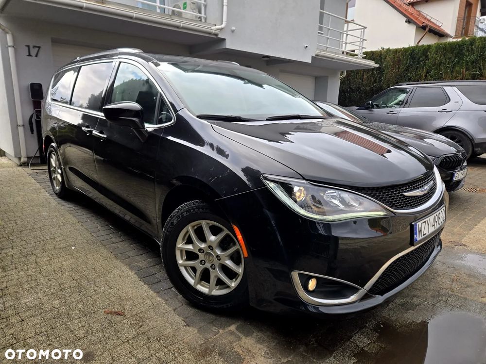 Chrysler Pacifica - 2