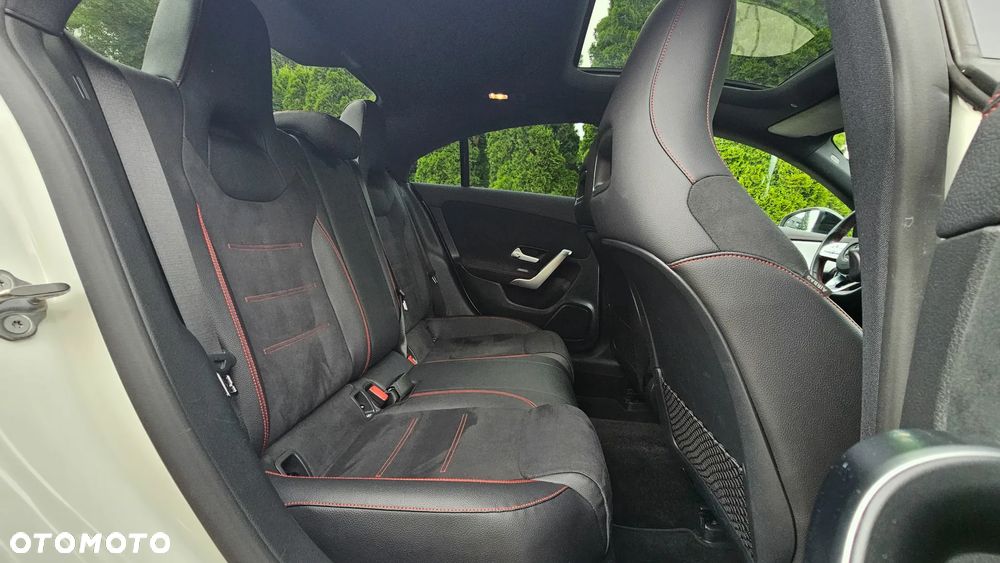 Mercedes-Benz CLA 200 AMG Line 7G-DCT - 22