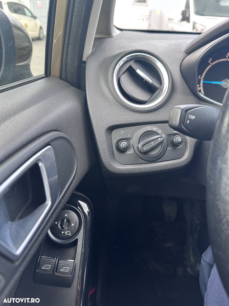 Ford Fiesta 1.6 TDCi DPF Titanium - 10