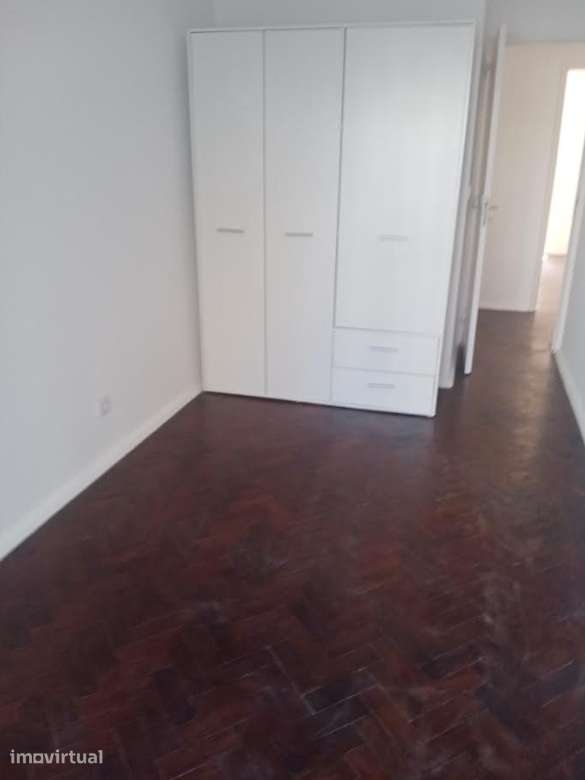 Excelente T1+1 renovado a estrear, c/ terraço junto à Av. Roma/Av. EUA - Grande imagem: 3/16