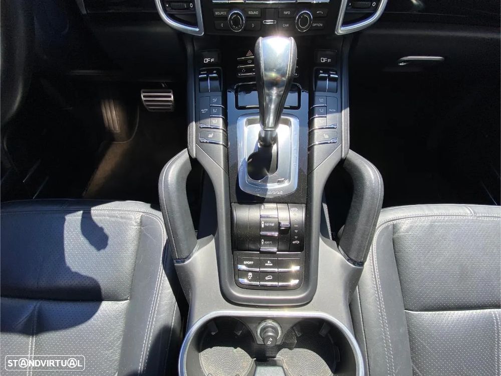 Porsche Cayenne S Hybrid - 44