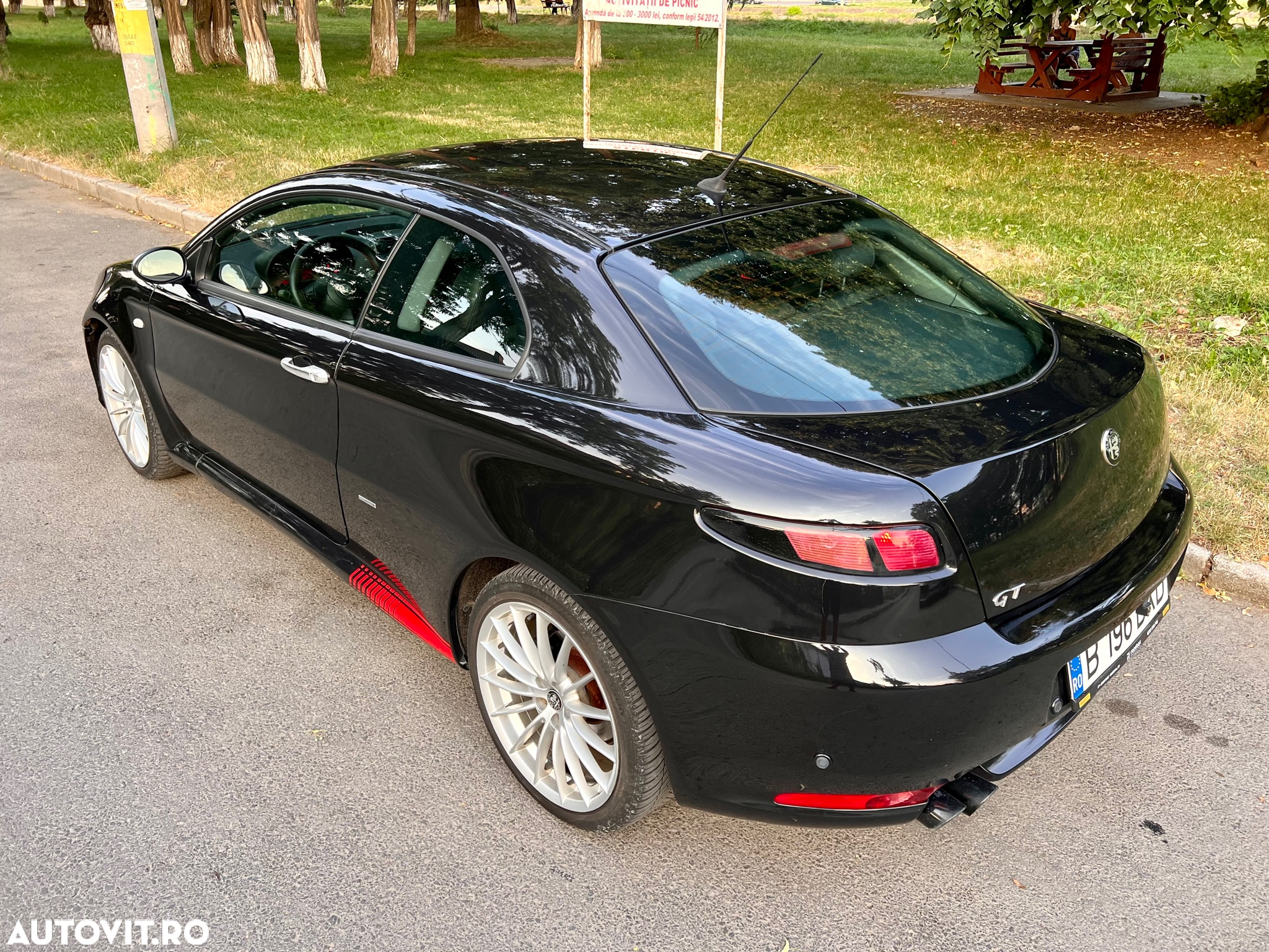Alfa Romeo GT 1.9 Multijet Distinctive - 11