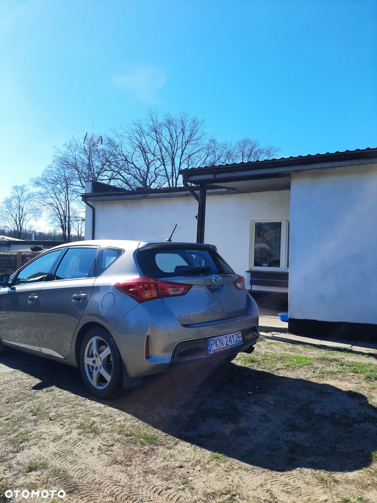 Toyota Auris 1.6 Premium Comfort - 2