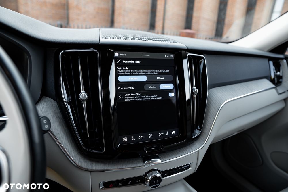Volvo XC 60 D5 AWD R-Design - 35