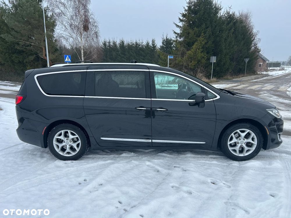 Chrysler Pacifica - 14