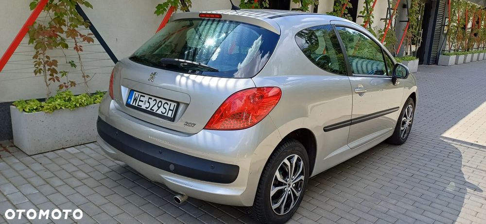 Peugeot 207 - 12