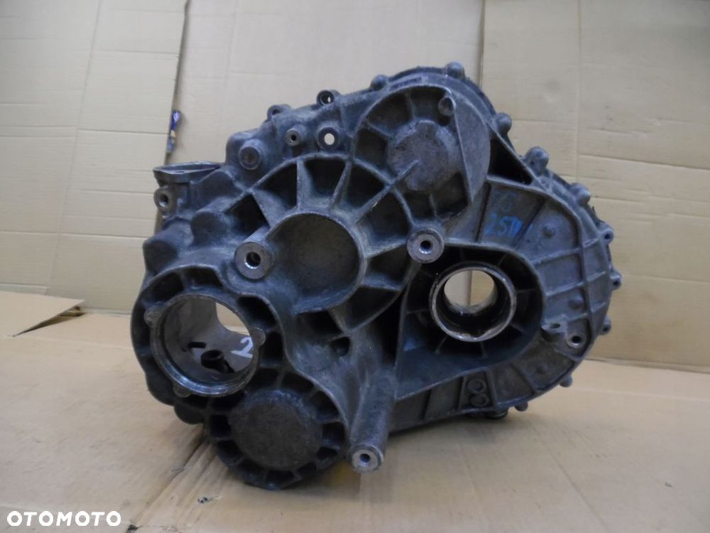 VW T5 2.5 TDI 03- OBUDOWA SKRZYNI BIEGÓW - 5