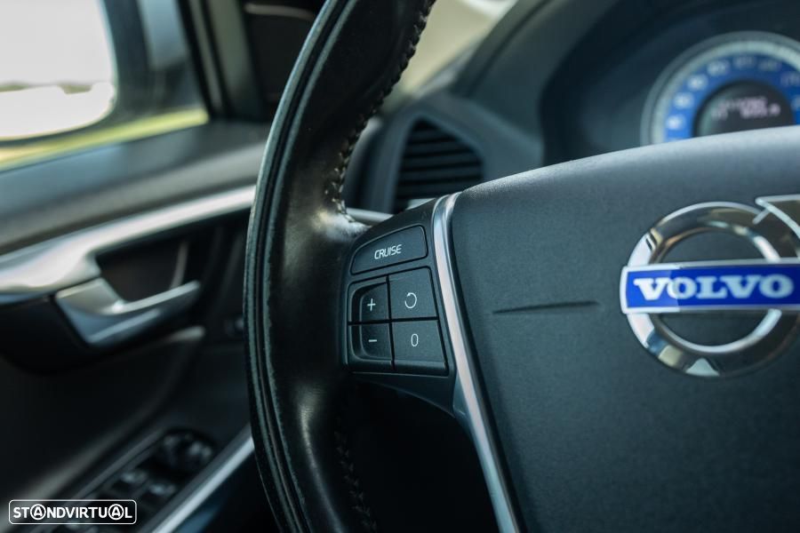 Volvo XC 60 2.0 D3 Drive R-Design 85 Anos Start/Stop - 39