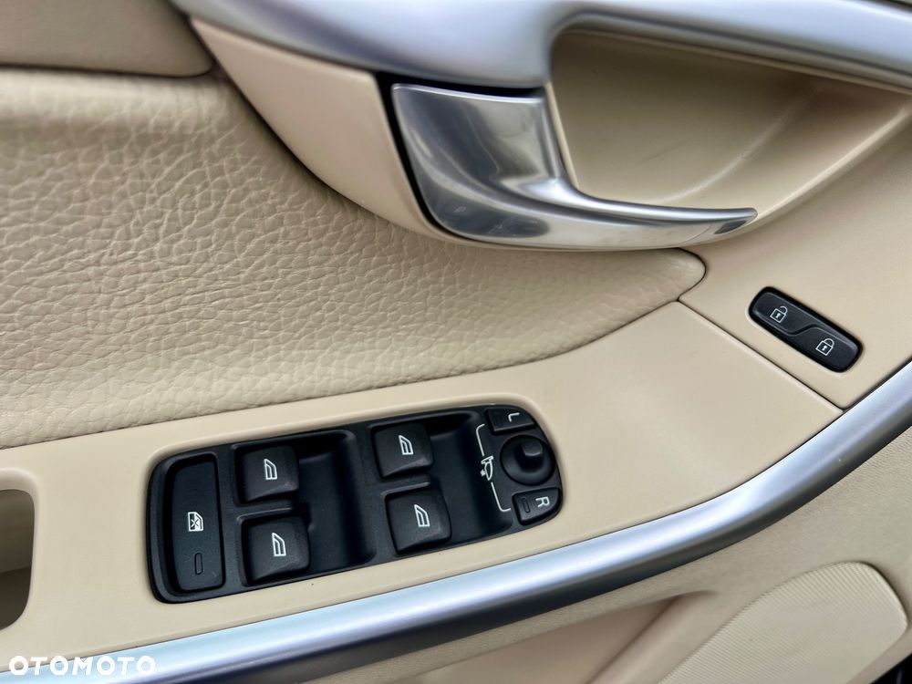 Volvo XC 60 2.4D Momentum - 13