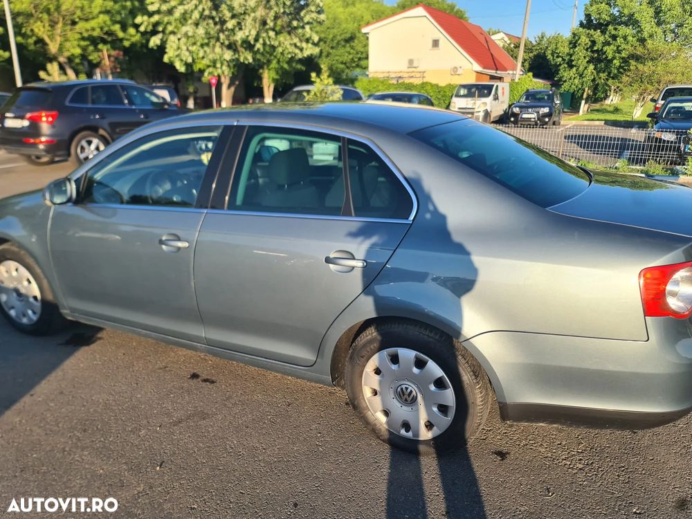 Volkswagen Jetta 1.6 FSI Comfortline - 7