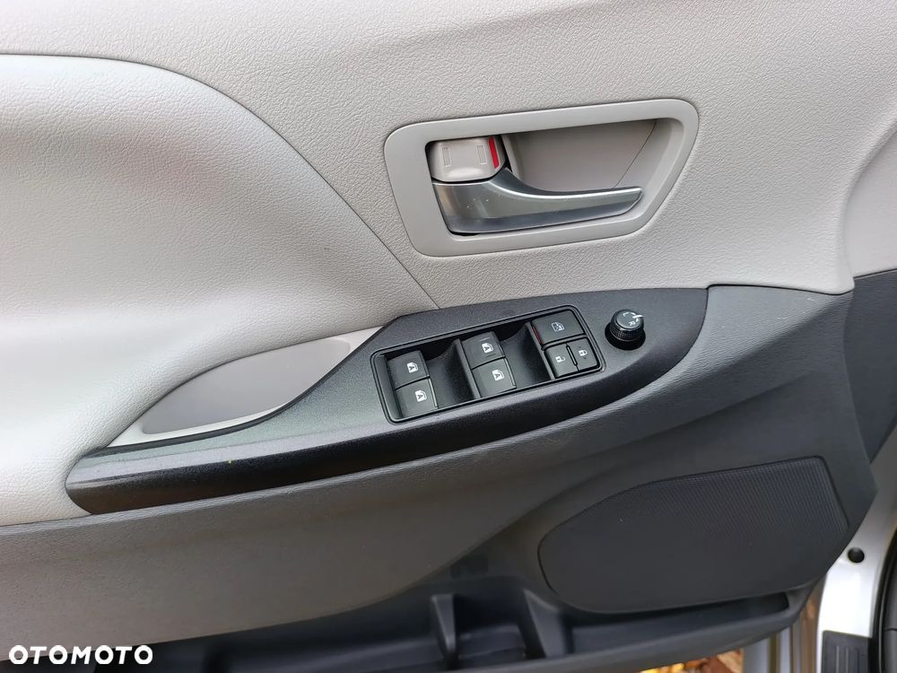 Toyota Sienna 3.5 V6 - 15