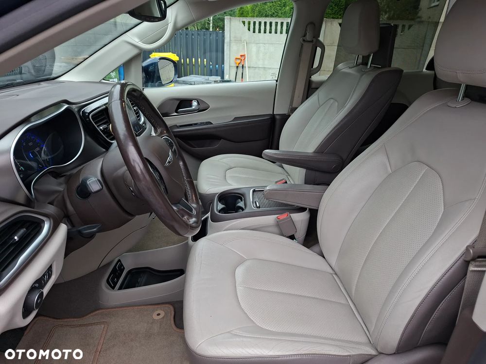 Chrysler Pacifica - 35