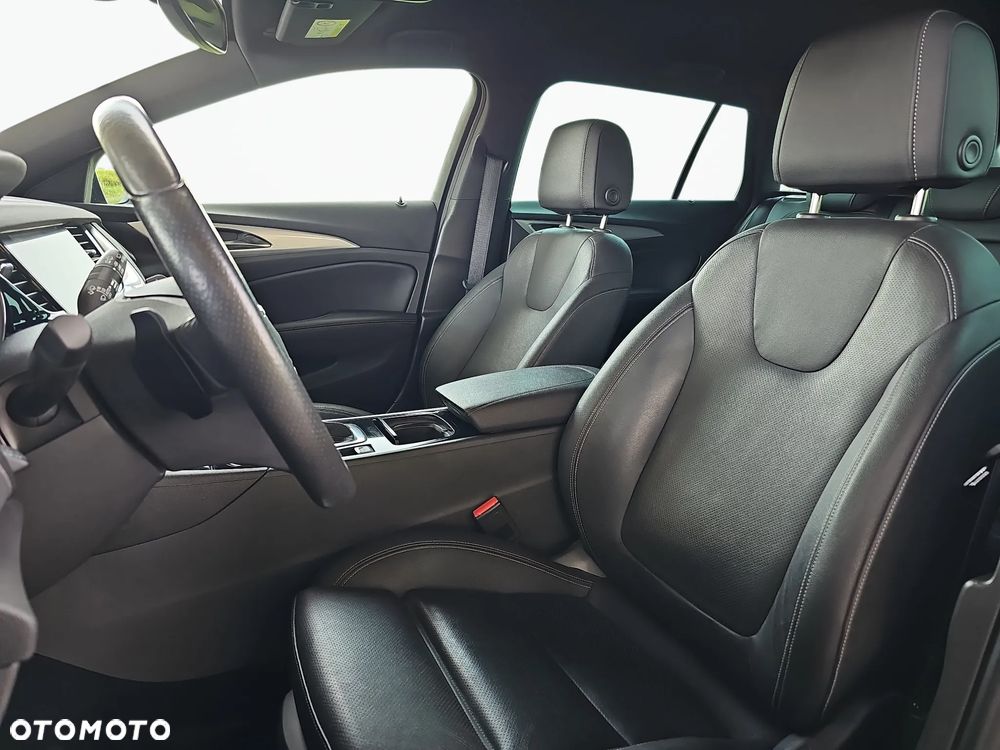Opel Insignia 2.0 T 4x4 GSi S&S - 13