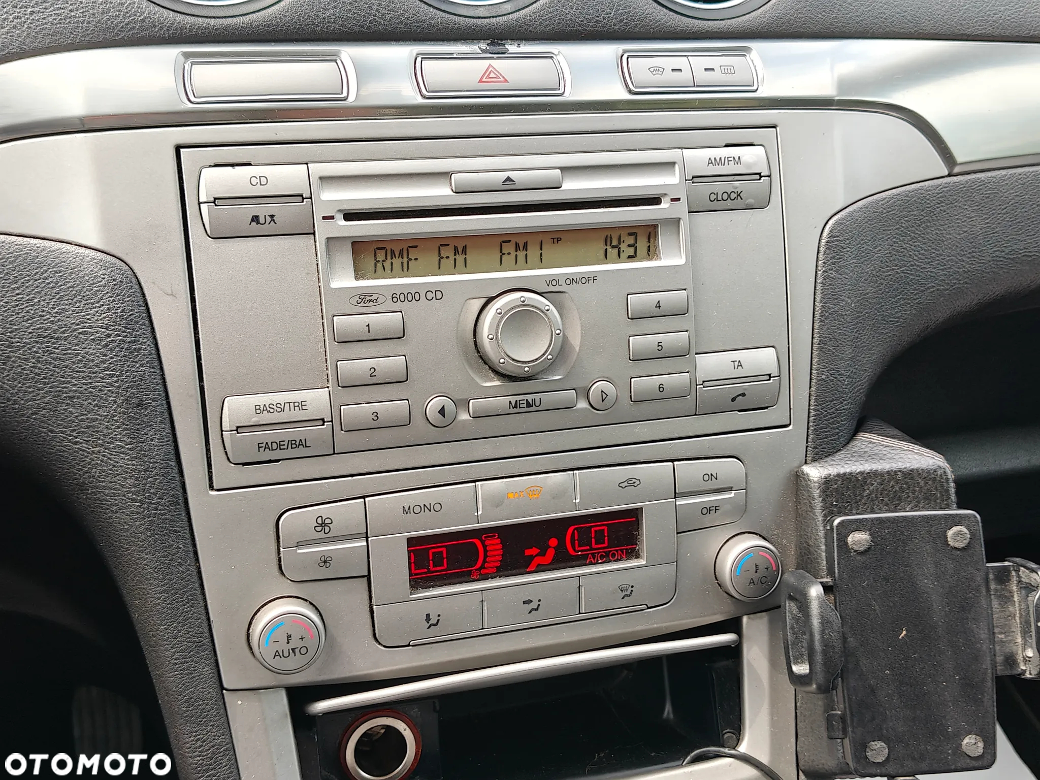 Ford S-Max 2.0 Ambiente - 24