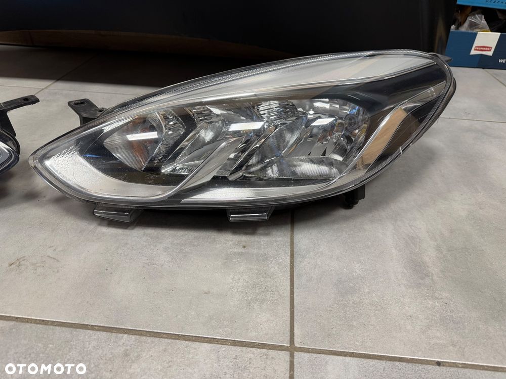 Ford Fiesta mk8 maska przód reflektor - 3