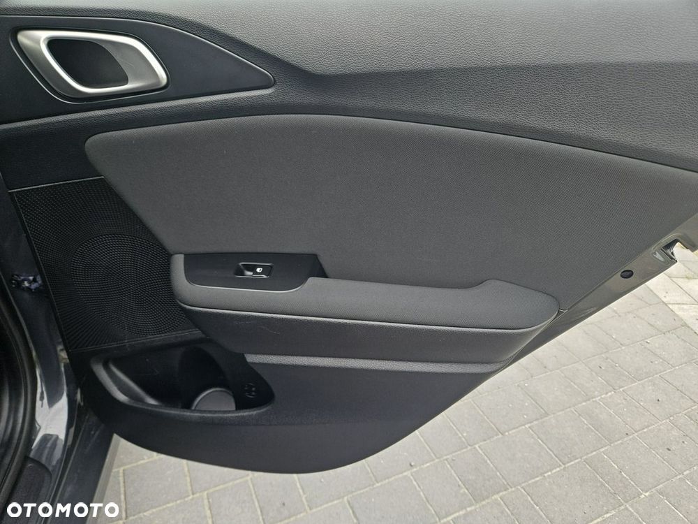 Kia Ceed - 14