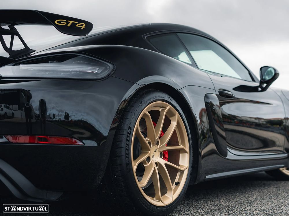 Porsche 718 Cayman GT4 - 28