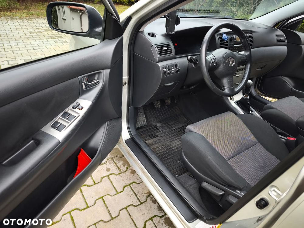 Toyota Corolla 2.0 D-4D Sol - 14