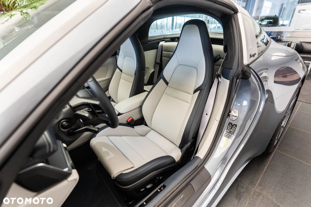 Porsche 911 Targa 4 GTS - 9