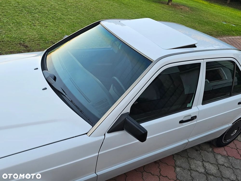 Mercedes-Benz W201 (190) - 5
