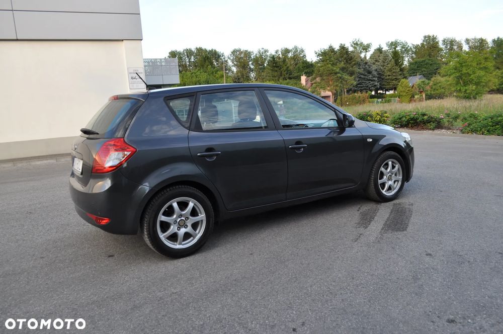 Kia Ceed - 5