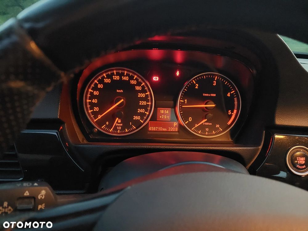 BMW Seria 3 320d xDrive DPF - 23