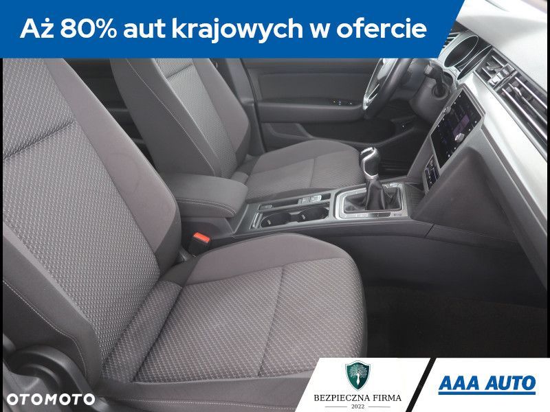 Volkswagen Passat - 10