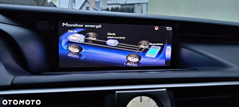 Lexus IS 300h Black - 12