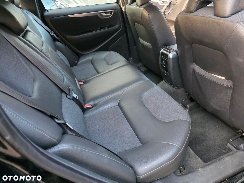 Volvo XC 70 D5 AWD Momentum - 7