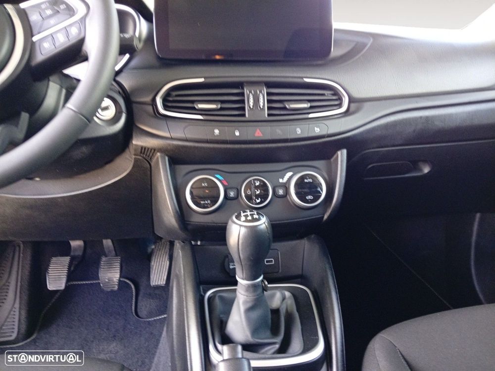 Fiat Tipo Station Wagon Cross 1.0 GSE T3 Cross - 11