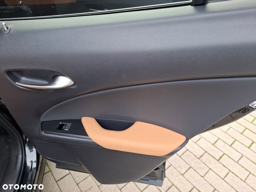 Lexus UX - 24