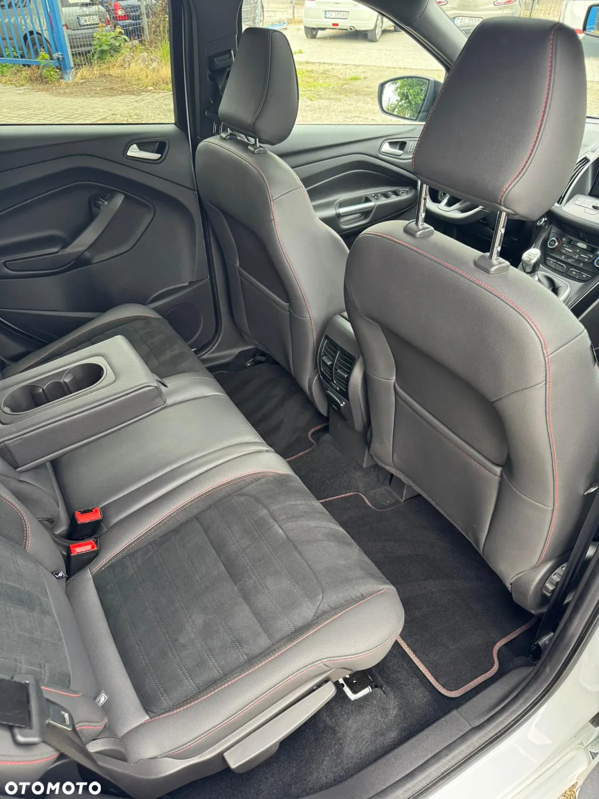Ford Kuga 1.5 EcoBoost 2x4 ST-Line - 8
