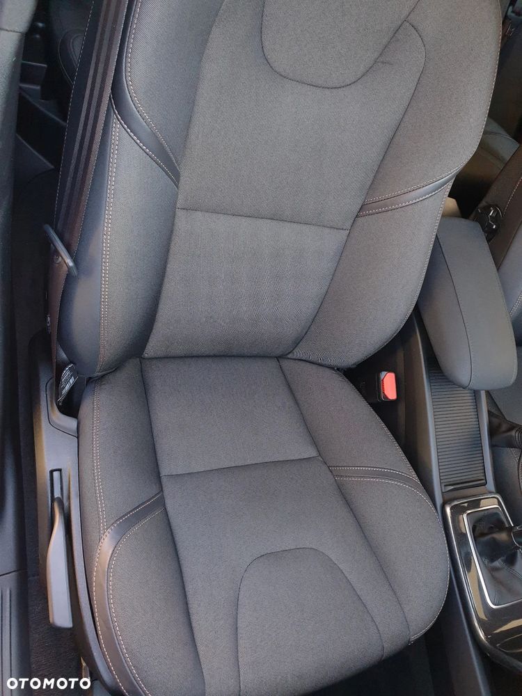 Volvo V40 Cross Country D2 Summum - 33