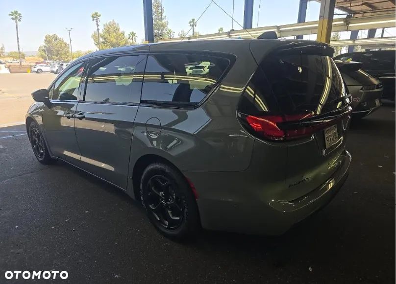 Chrysler Pacifica - 5