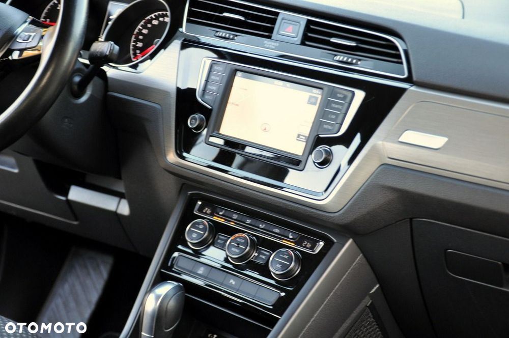 Volkswagen Touran - 27