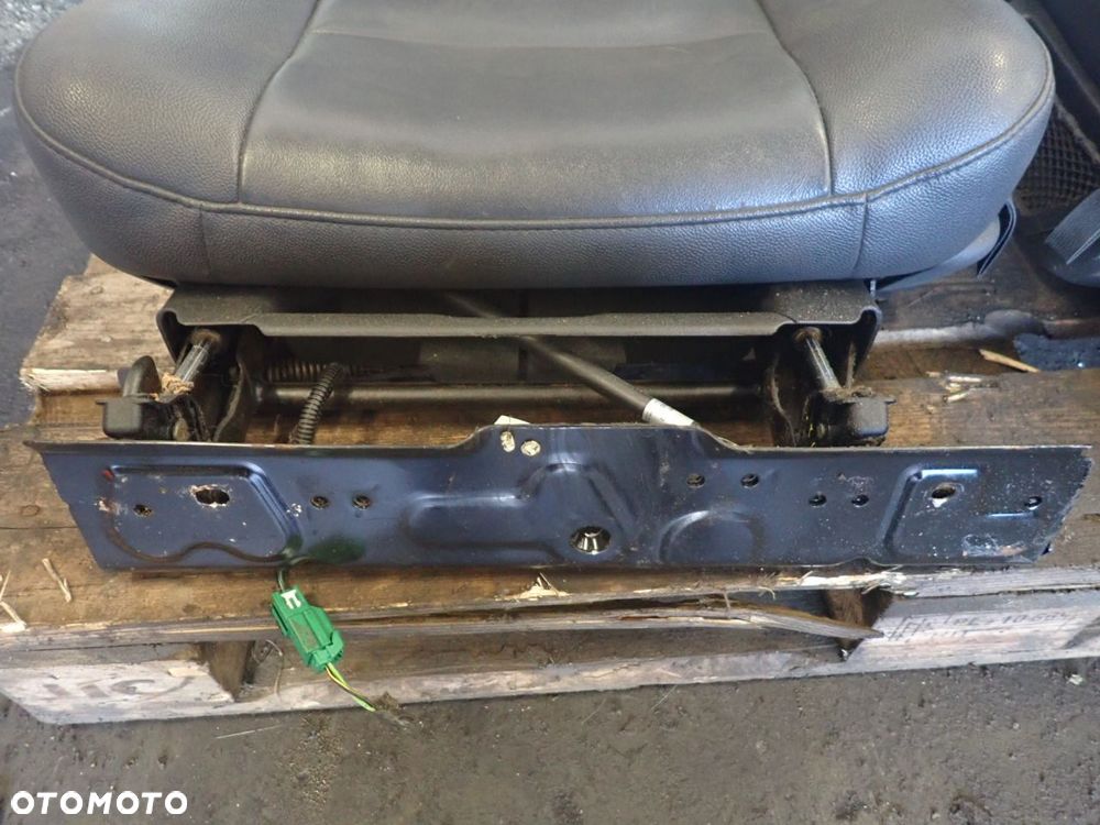 FOTELE 2 RZĘDU CHRYSLER GRAND VOYAGER V 2.8 - 2