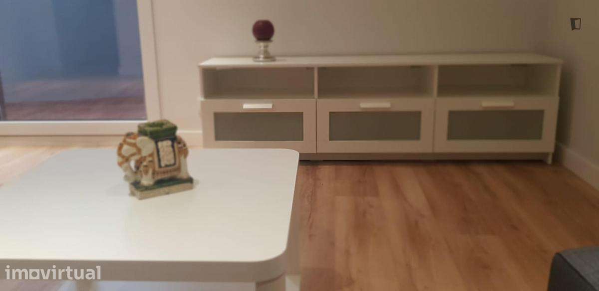 Quarto - localizado em Leça da Palmeira Porto - Grande imagem: 4/14