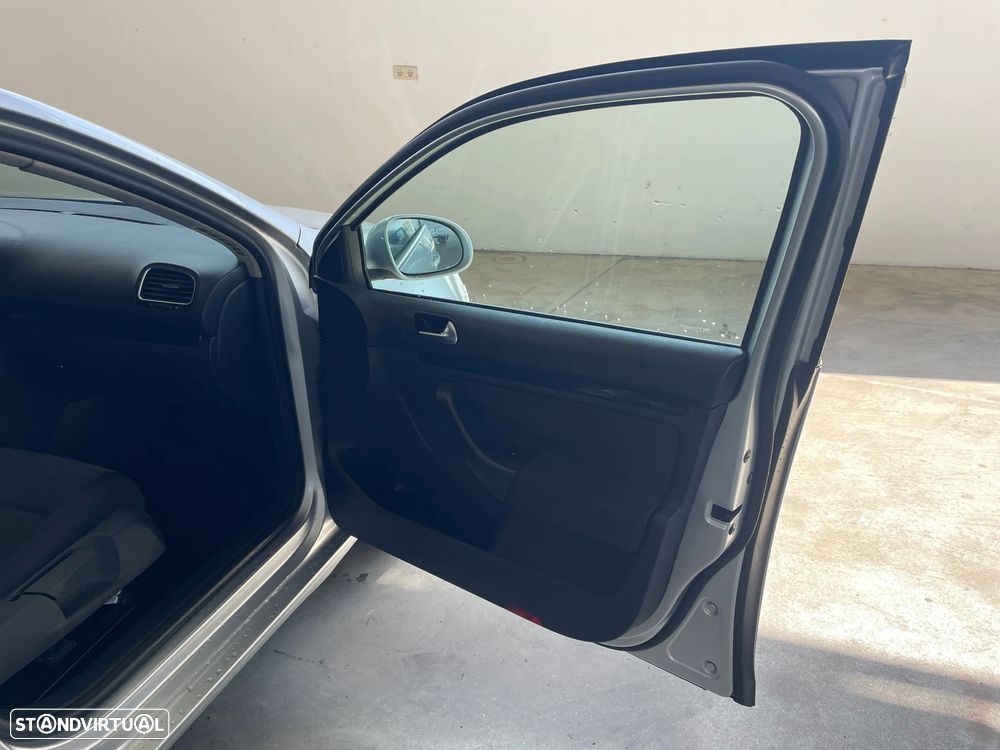 VW Golf 1.6 TDi Confortline - 13
