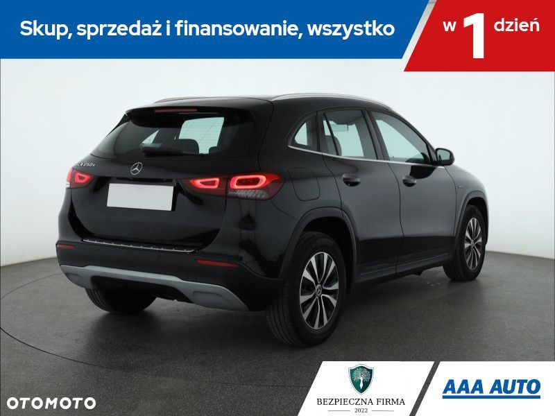 Mercedes-Benz GLA - 6