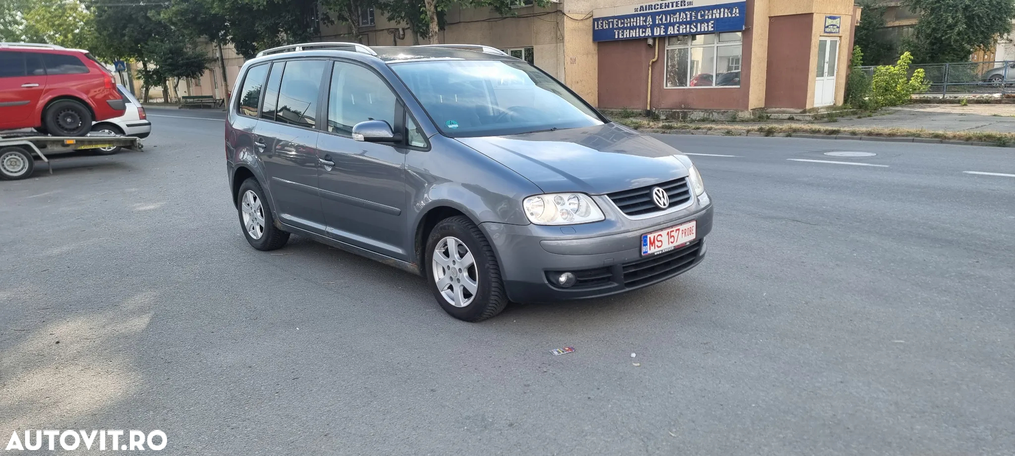 Volkswagen Touran 2.0 TDI Highline - 3