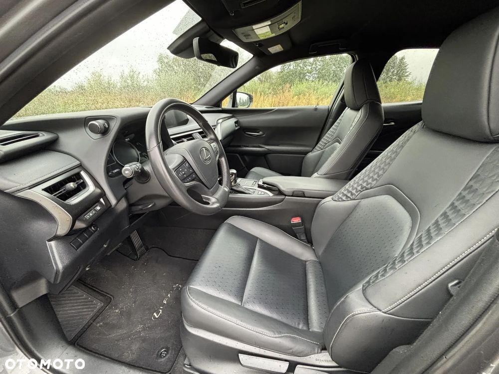 Lexus UX - 15