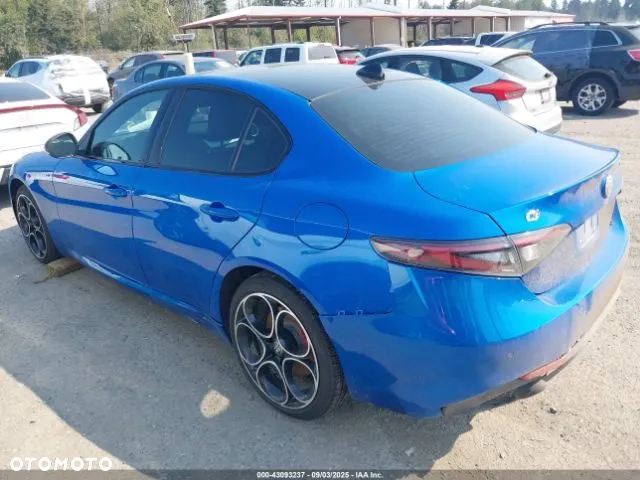Alfa Romeo Giulia 2.0 Turbo 16V AT8-Q4 Veloce - 3