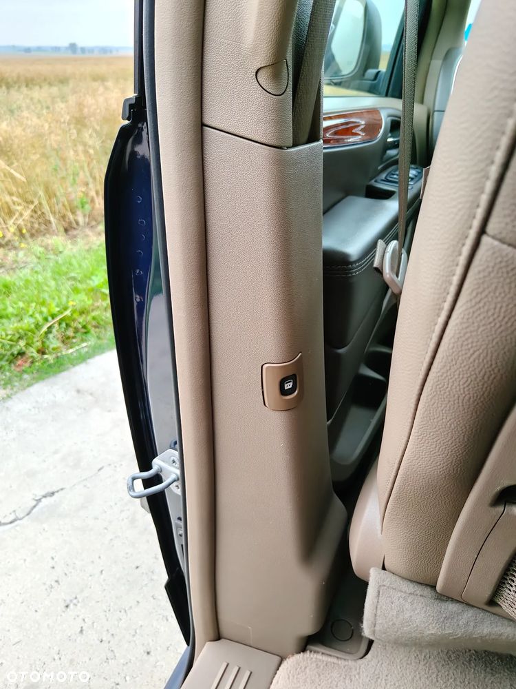 Chrysler Town & Country 3.6 Limited - 18